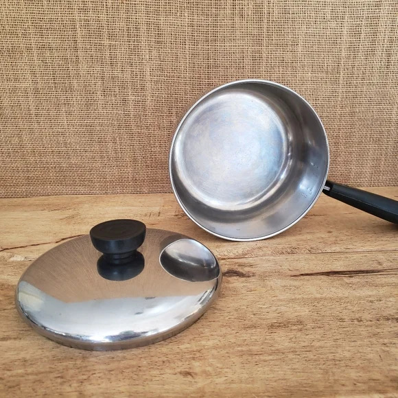 VTG Revere Ware 1.5 QT Saucepan and Lid - Pre 1968 - Picture 3 of 11